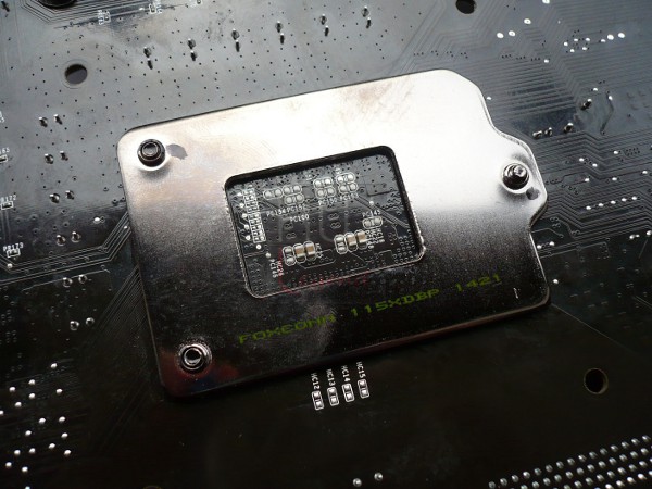 020-foxconn-rattler-p67-foto-scheda-zona-socket-meccanismo-fissaggio-2