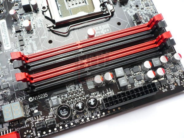 028-foxconn-rattler-p67-foto-scheda-slot-ddr3