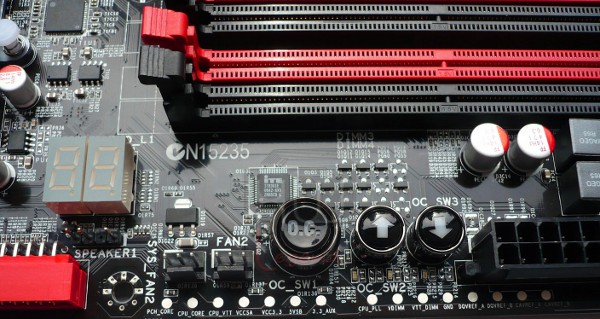 029-foxconn-rattler-p67-foto-scheda-pulsanti-prompt-oc-debug-led