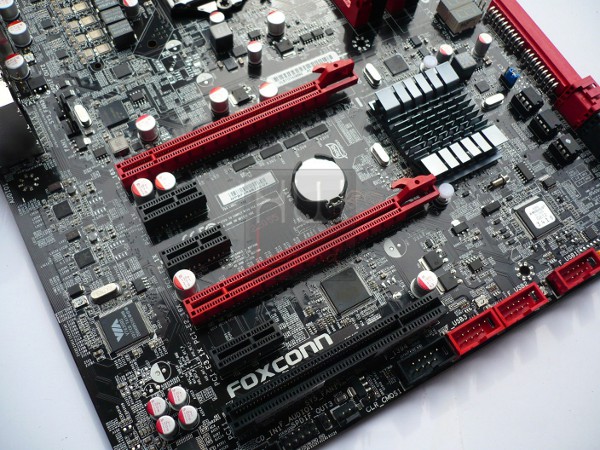 031-foxconn-rattler-p67-foto-slot-espansione
