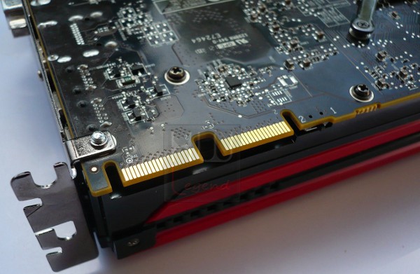052-amd-hd7970-ghz-edition-foto-scheda-connettori-cfx