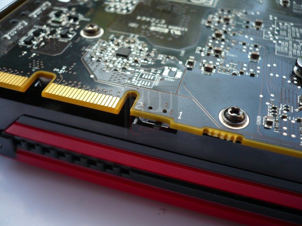 053-amd-hd7970-ghz-edition-foto-scheda-switch-dual-bios