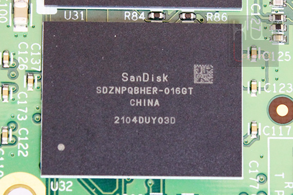 corsair_gs240_pcb_nand_particolare