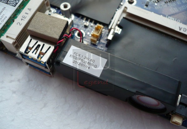 040-foxconn-nettop-nt-i1200-foto-scheda-speaker-integrato