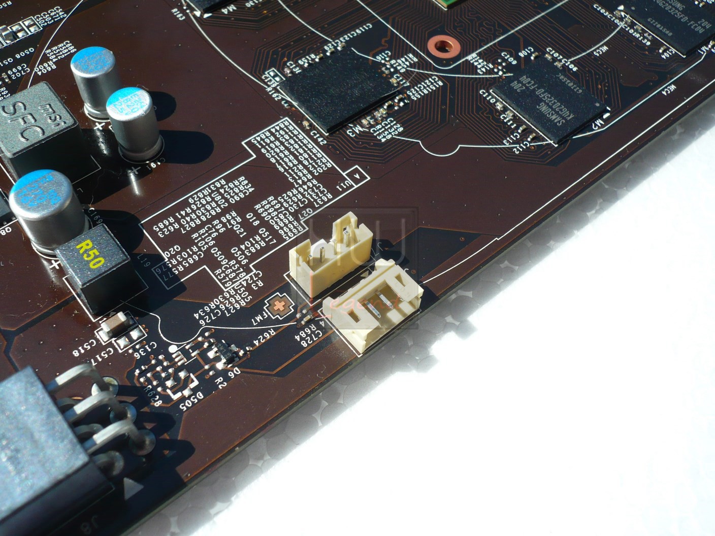 077-msi-geforce-gtx650-pe-foto-scheda-conn-supp-ventole