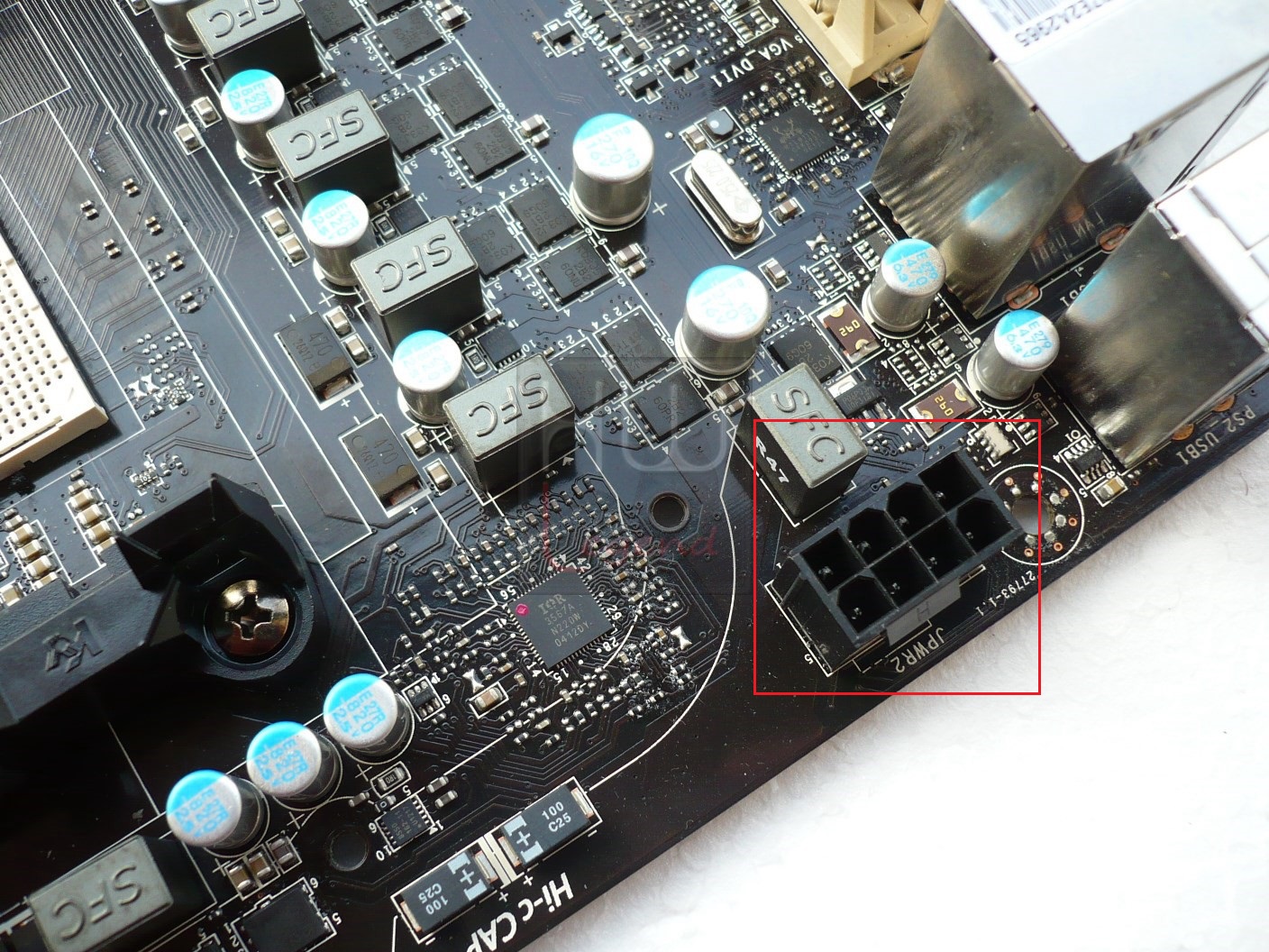 021-msi-fm2-a85xa-g65-foto-scheda-circuiteria-alimentazione-connettore-8pin