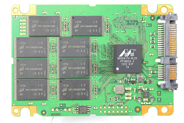 crucial_m4_256gb_ssd_scheda_fronte