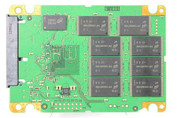 crucial_m4_256gb_ssd_scheda_retro