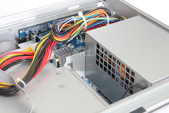 synology_ds2413p_nas_particolare_6_alimentatore_1