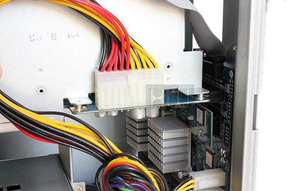 synology_ds2413p_nas_particolare_8_alimentatore_3