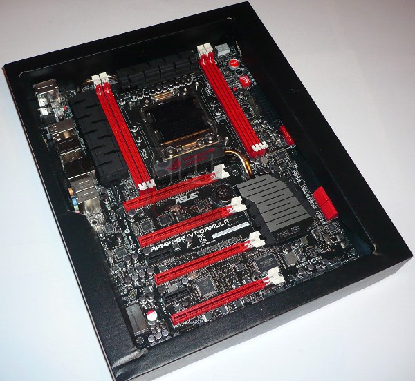 014-asus-rampage-iv-formula-x79-foto-confezione-10