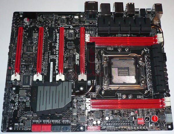 017-asus-rampage-iv-formula-x79-foto-scheda-fronte