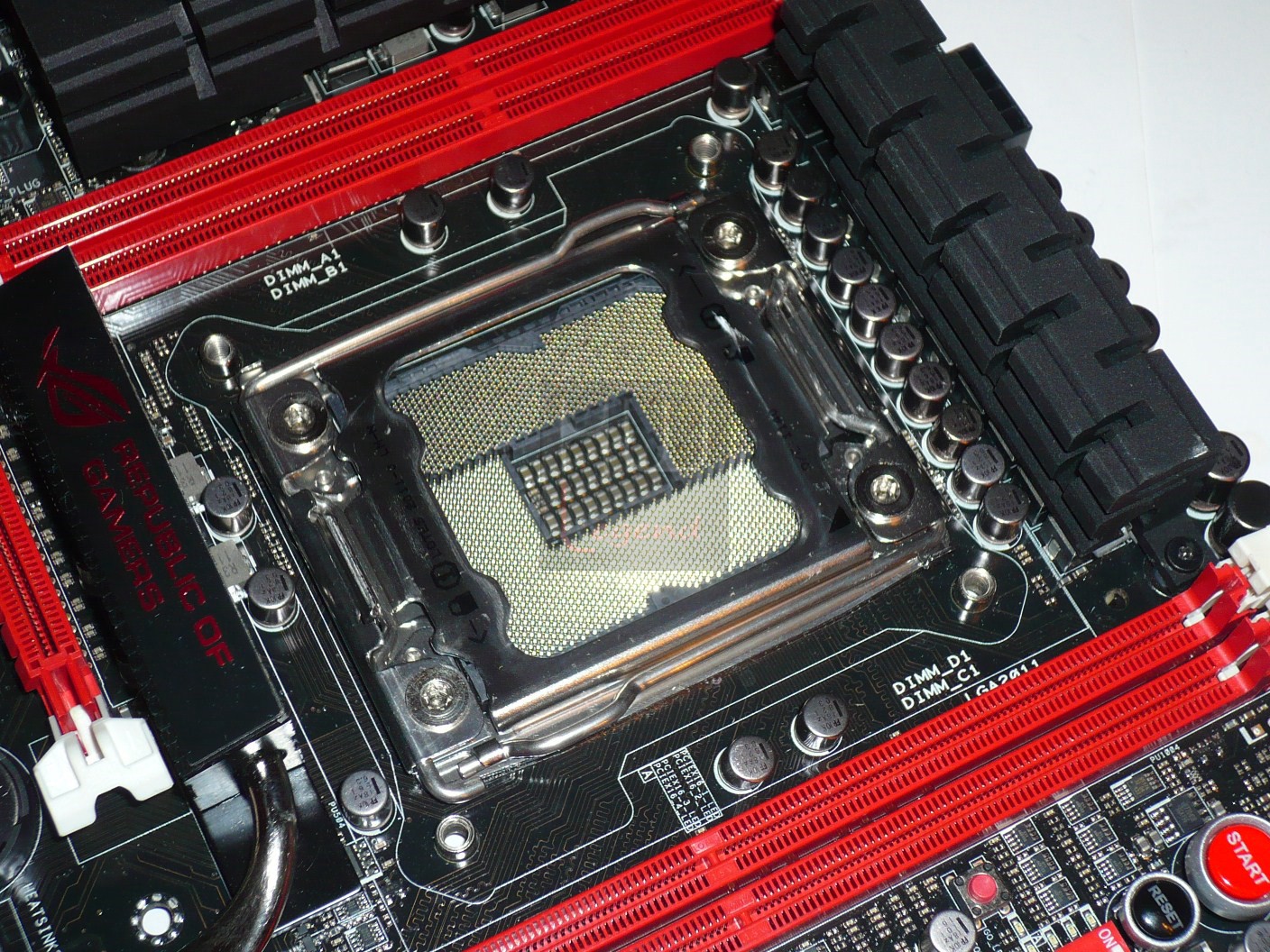 020-asus-rampage-iv-formula-x79-foto-scheda-zona-socket-2