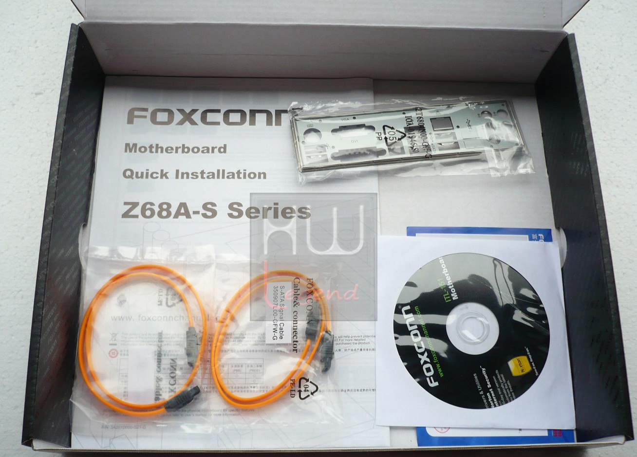 026-foxconn-z68a-s-foto-confezione-aperta-bundle
