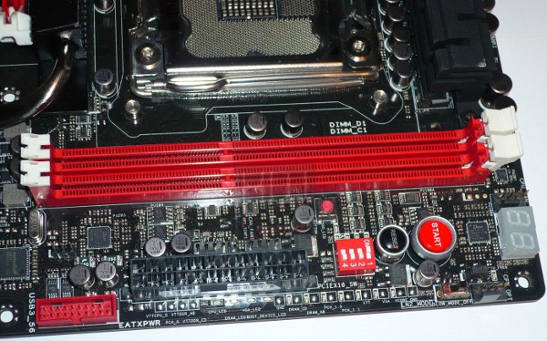 033-asus-rampage-iv-formula-x79-foto-scheda-conn-atx-pulsanti-dip-debug-display-1