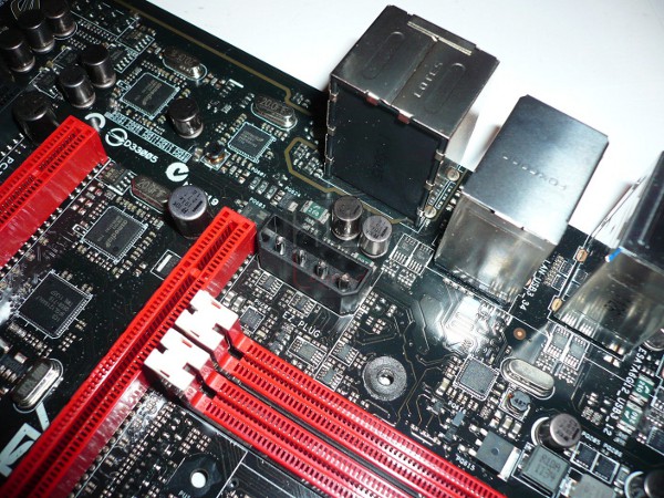 037-asus-rampage-iv-formula-x79-foto-scheda-conn-supp-pci-express