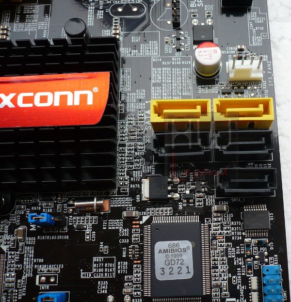 039-foxconn-z68a-s-foto-scheda-porte-sata