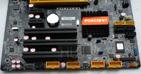 040-foxconn-z68a-s-foto-connettori-supplementari