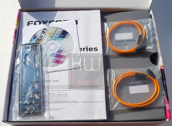 027-foxconn-z77a-s-confezione-dotazione-1
