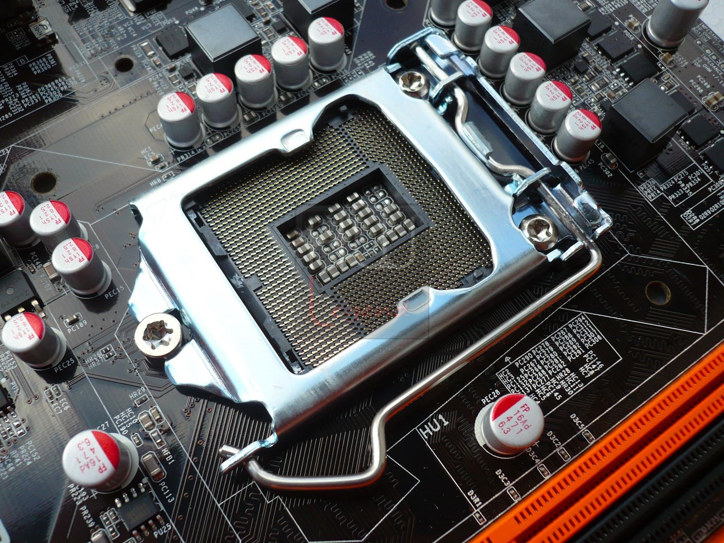 033-foxconn-z77a-s-foto-scheda-socket-1155