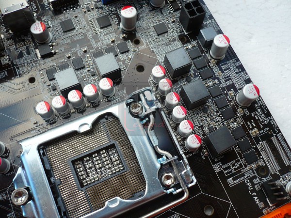 035-foxconn-z77a-s-foto-scheda-circuiteria
