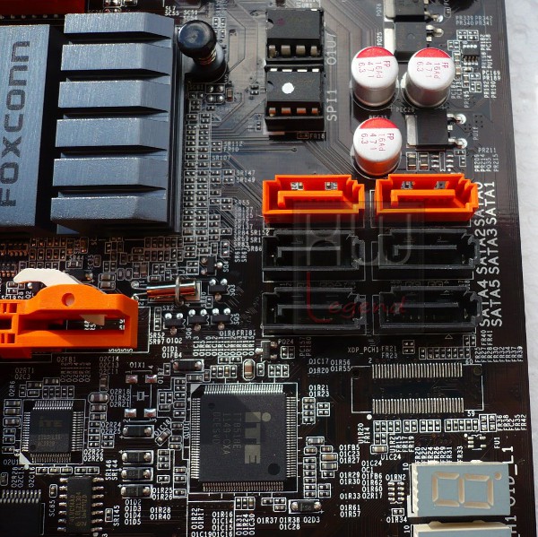 040-foxconn-z77a-s-foto-scheda-porte-sata