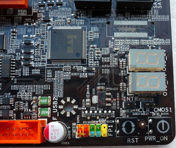 042-foxconn-z77a-s-foto-pulsanti-debug-display