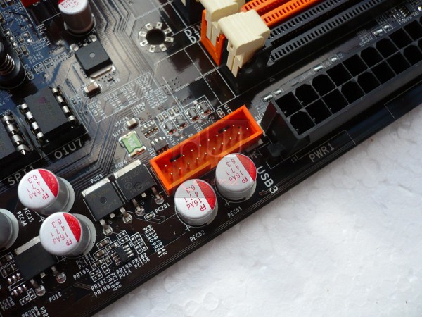 045-foxconn-z77a-s-foto-header-usb3