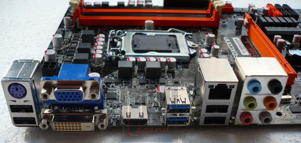 046-foxconn-z77a-s-foto-pannello-posteriore-IO