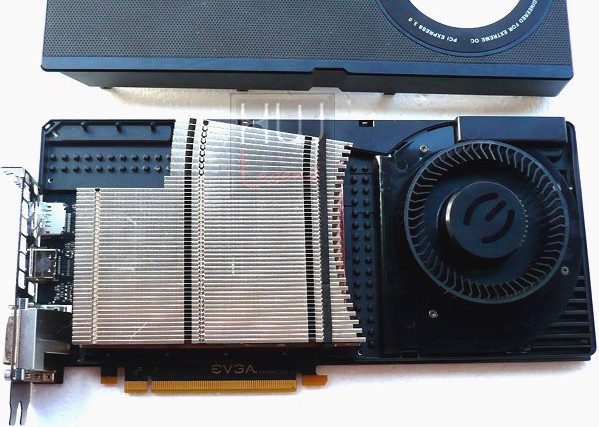 060b-evga-geforce-gtx680-classified-foto-scheda-smontaggio-1