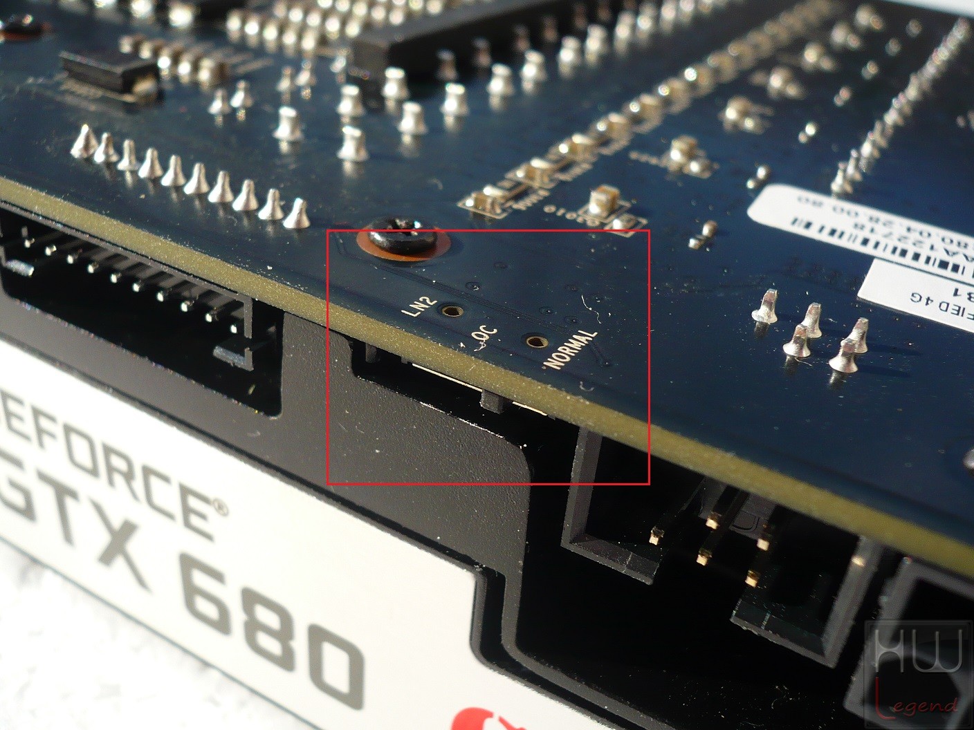 070-evga-geforce-gtx680-classified-foto-scheda-switch-bios