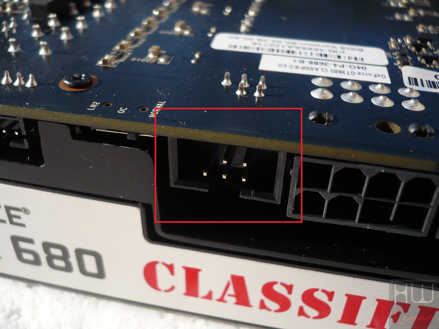 072-evga-geforce-gtx680-classified-foto-scheda-connettore-evbot