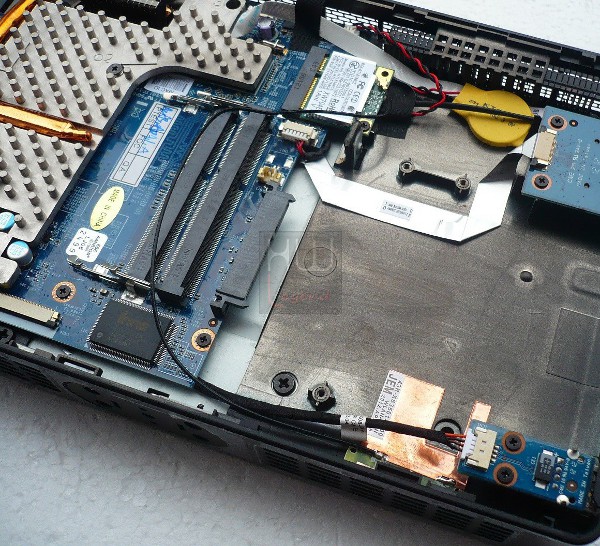 039-shuttle-xs35gta-minipc-interno-alloggiamento-hdd