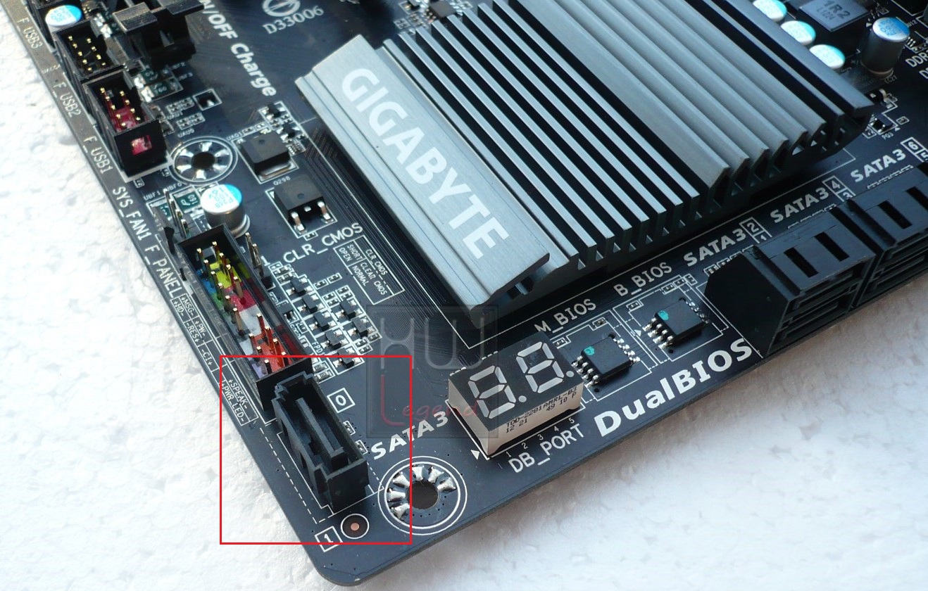 042-giga-f2a85x-up4-foto-scheda-porte-sata-2