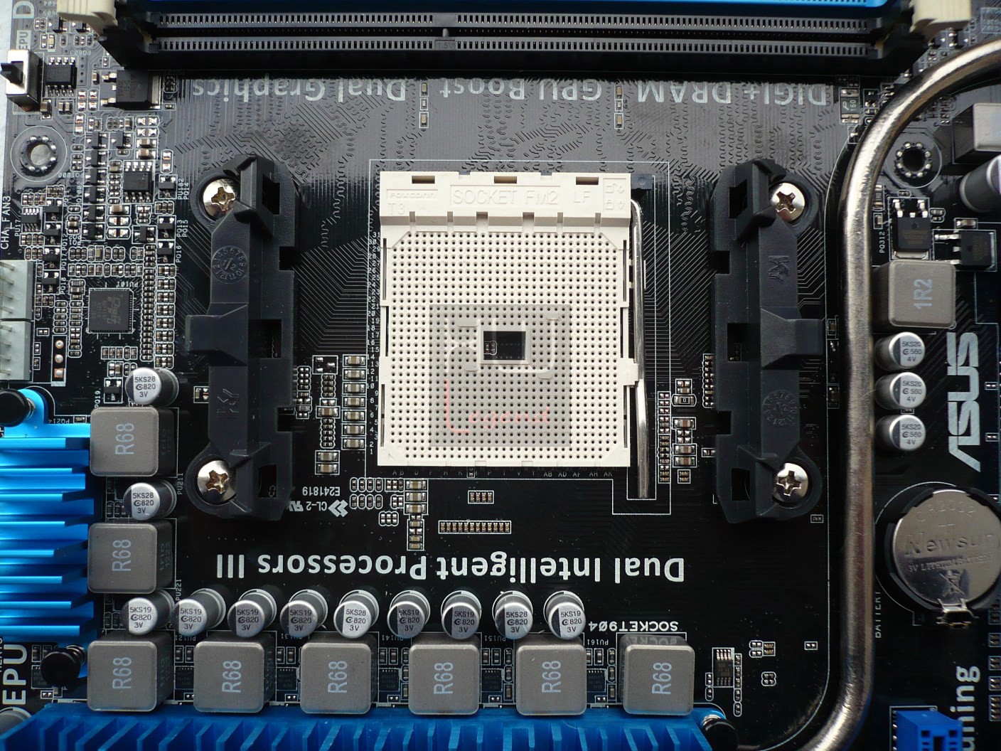 048-asus-f2a85-v-pro-scheda-socket-fm2