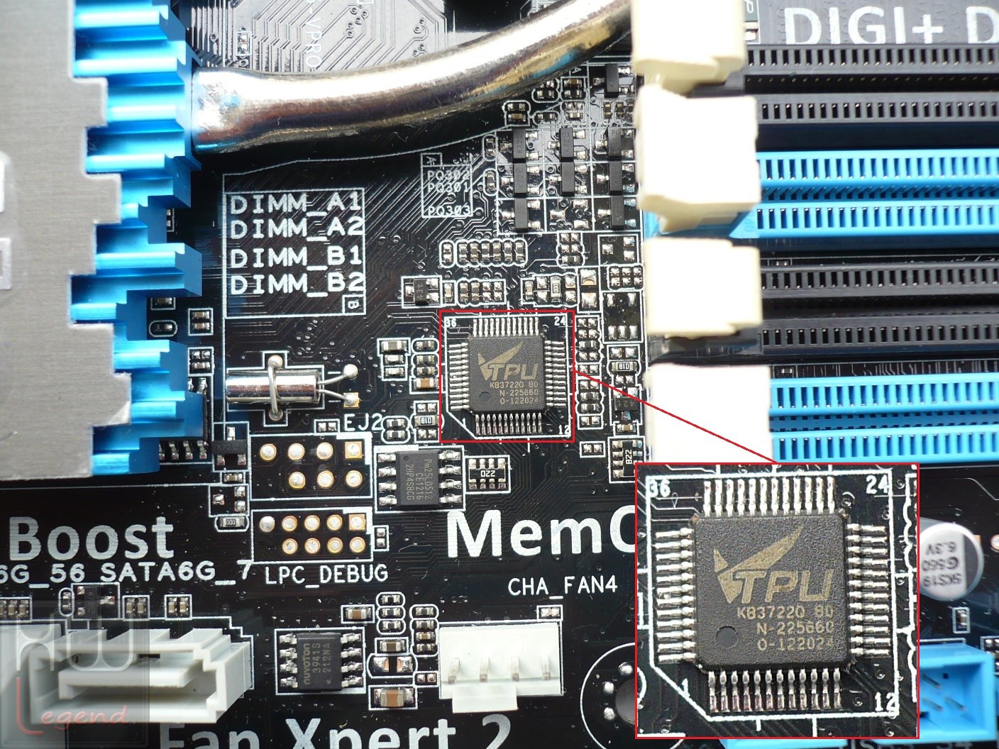 056-asus-f2a85-v-pro-scheda-logo-dip3-chip-tpu