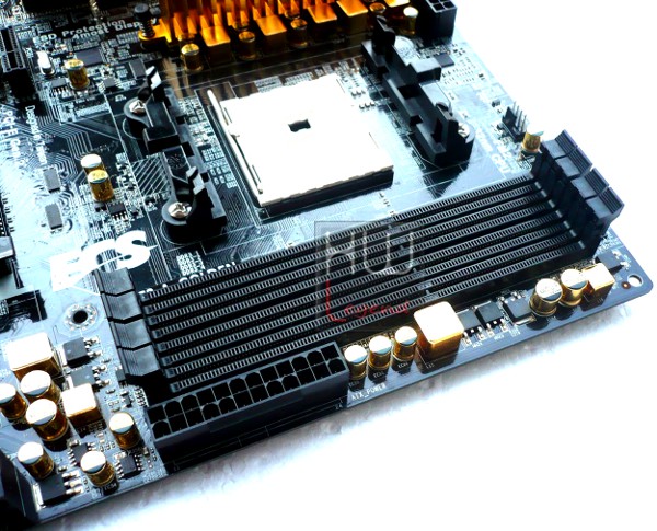 041-ecs-a85f2a-foto-scheda-slot-ddr3