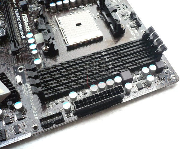 046-asrock-fm2a85x-extreme4m-foto-scheda-slot-ddr3
