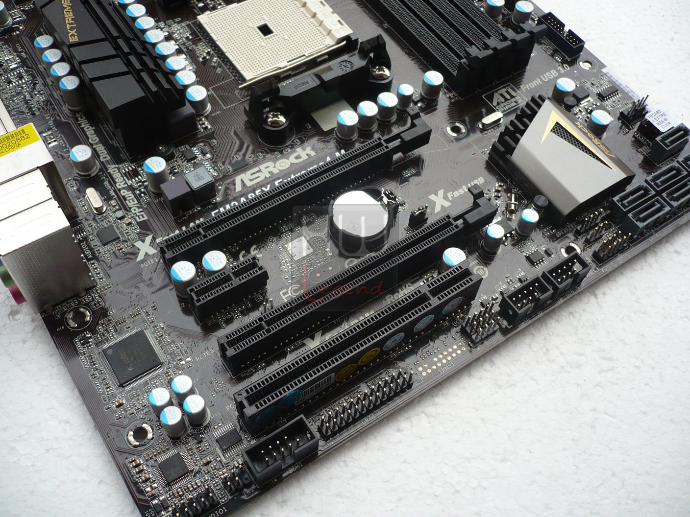 048-asrock-fm2a85x-extreme4m-foto-scheda-slot-espansione
