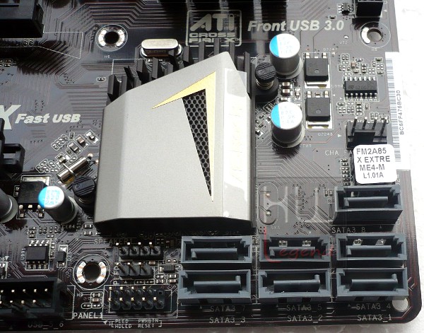 049-asrock-fm2a85x-extreme4m-foto-scheda-porte-sate
