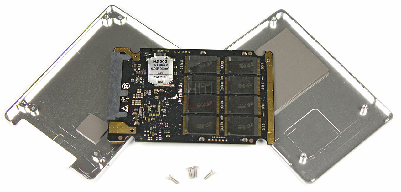 angelbird_crest_pro_240gb_case_aperto