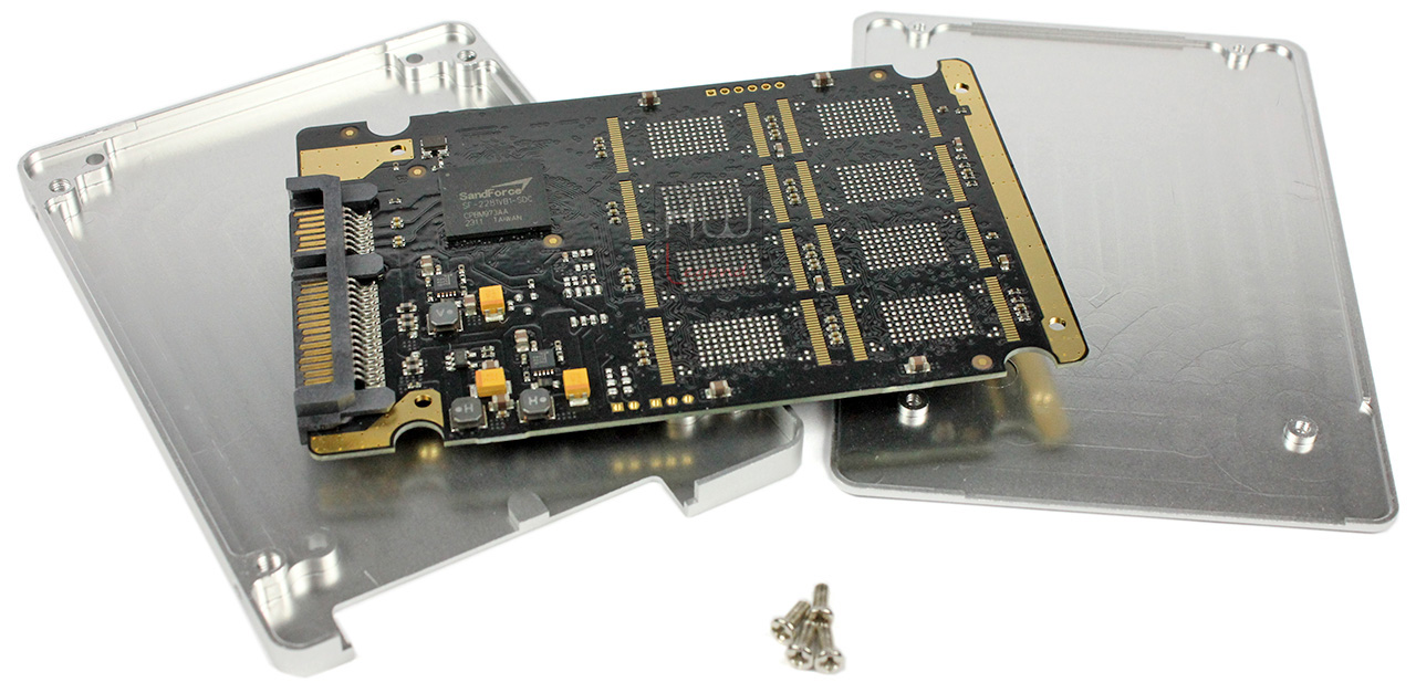 angelbird_crest_xtc_240gb_case_aperto