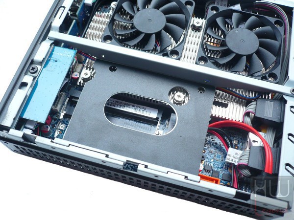 038b-shuttle-ds61-minipc-alloggiamento-hdd-ssd