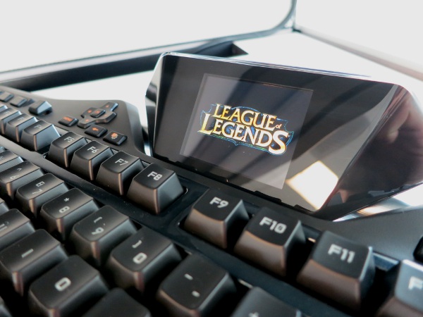 LoL-logo-on-keyboard1
