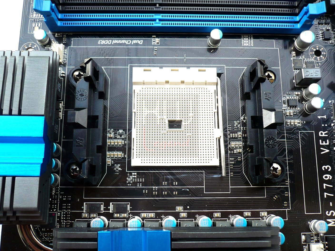 040-msi-fm2-a85xa-g65-foto-scheda-socket-3