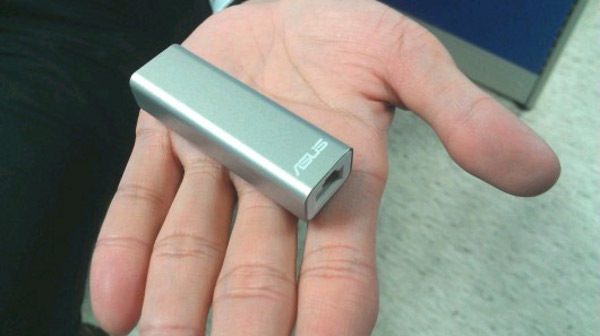 ASUS_launches_worlds_smallest_router