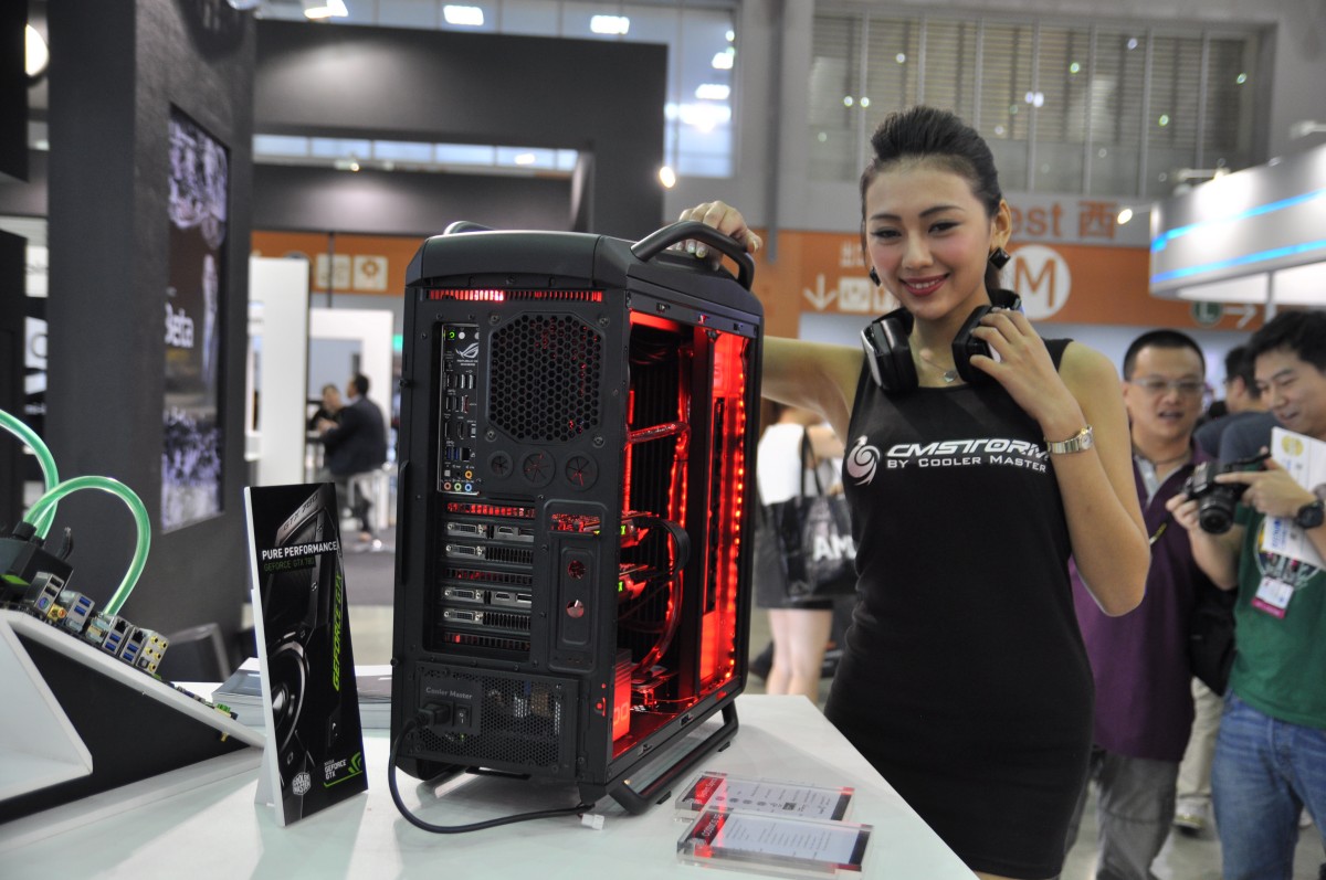 Cooler_master_cosmos_se_-_1