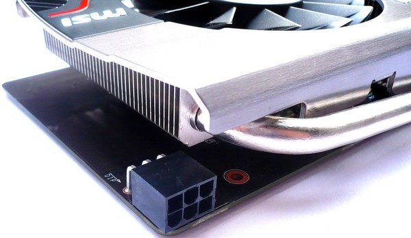058-MSI-gtx650-ti-boost-gaming-foto-connettore-alimentazione