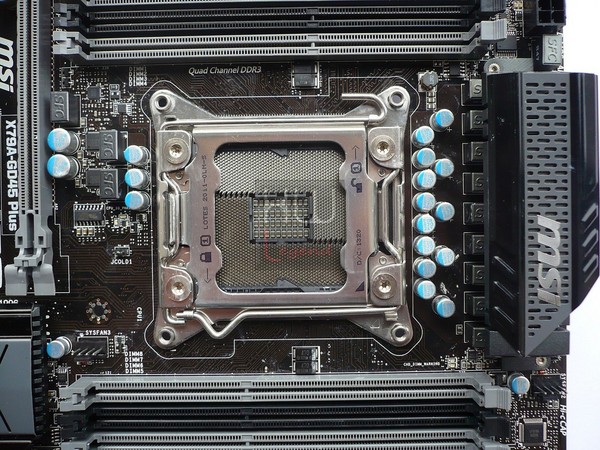 031a-msi-x79a-gd45-plus-foto-scheda-zona-socket