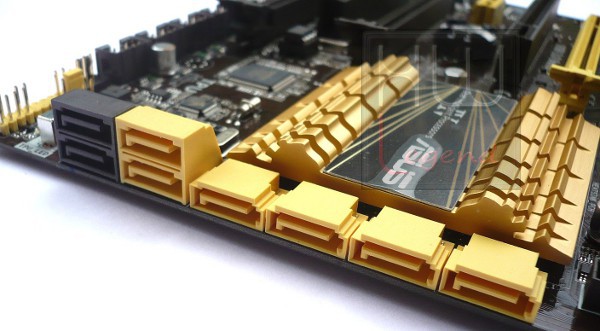 043-asus-z87-plus-foto-scheda-porte-sata